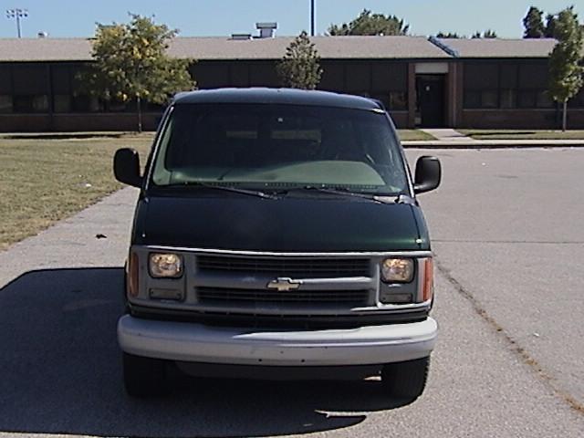 Chevrolet Express 2001 photo 2