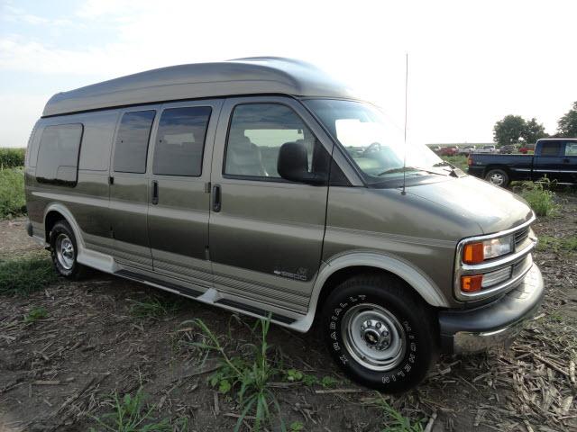 Chevrolet Express 2001 photo 2