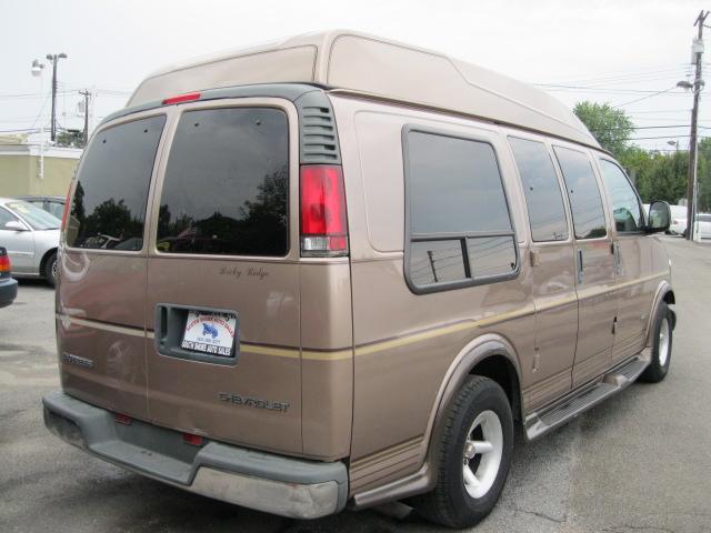 Chevrolet Express 2001 photo 2