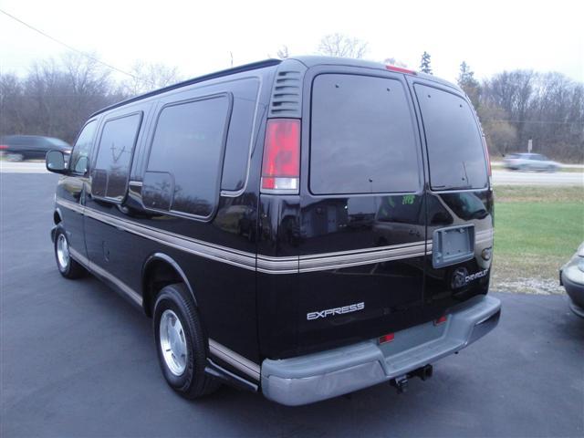 Chevrolet Express 2001 photo 2