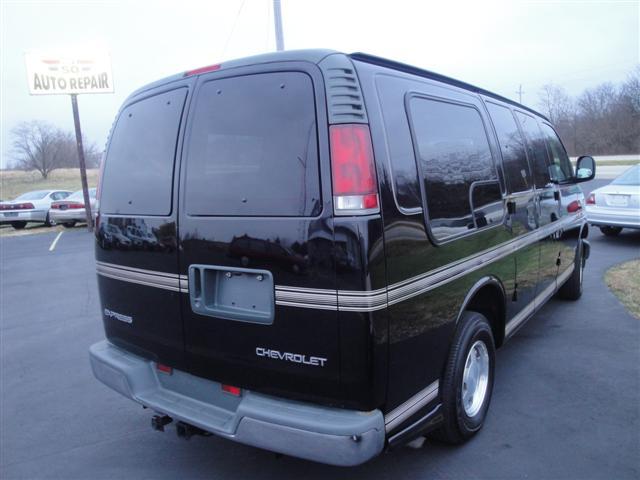 Chevrolet Express 2001 photo 3