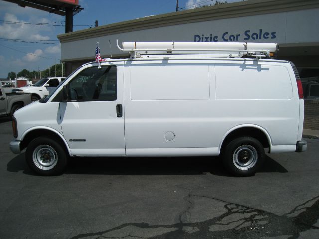 Chevrolet Express 2001 photo 2