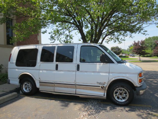 Chevrolet Express 2001 photo 3