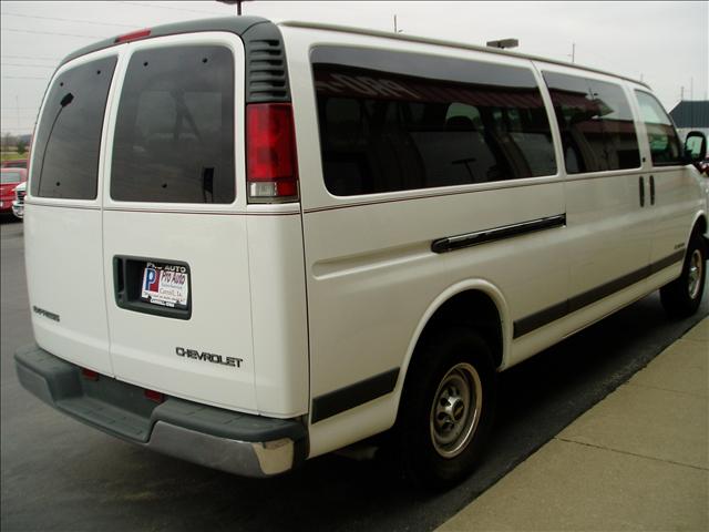 Chevrolet Express 2001 photo 2