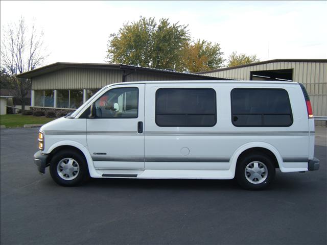 Chevrolet Express 2001 photo 1