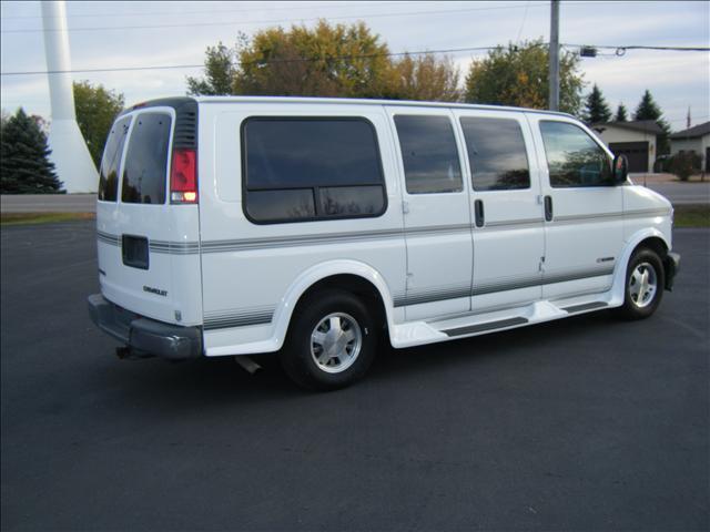 Chevrolet Express 2001 photo 2