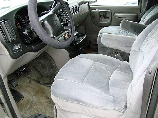 Chevrolet Express 2001 photo 2