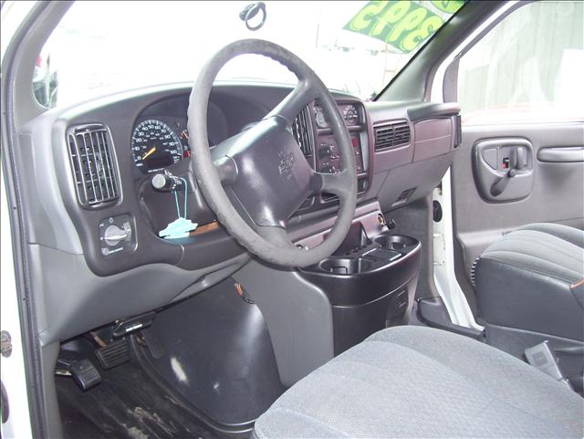 Chevrolet Express 2001 photo 2