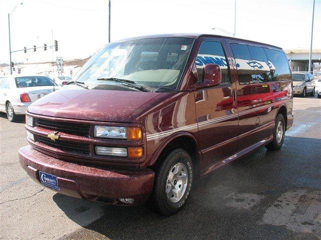 Chevrolet Express 2001 photo 2