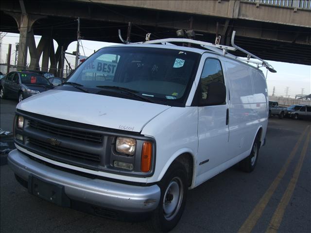 Chevrolet Express 2001 photo 2