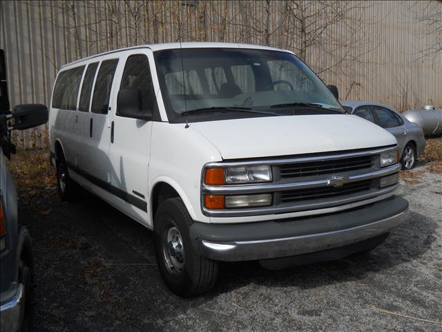 Chevrolet Express 2001 photo 1