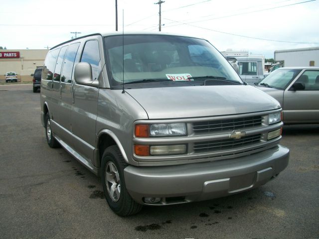 Chevrolet Express 2001 photo 1