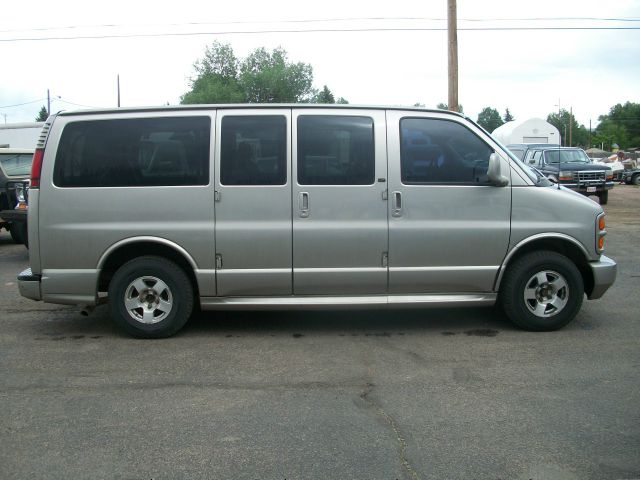 Chevrolet Express 2001 photo 2