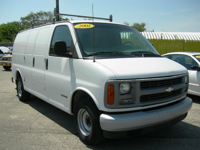 Chevrolet Express 2001 photo 2