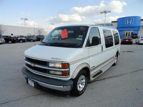 Chevrolet Express 2001 photo 2