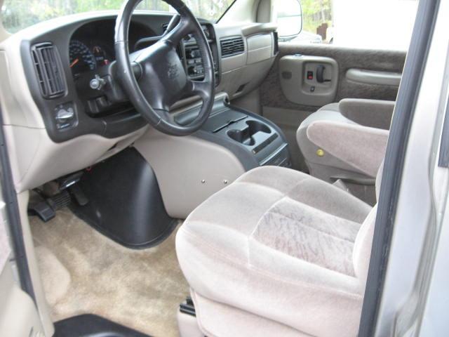 Chevrolet Express 2001 photo 1