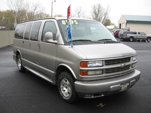 Chevrolet Express 2001 photo 2