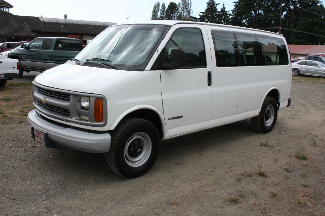 Chevrolet Express 2001 photo 2