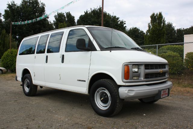 Chevrolet Express 2001 photo 3