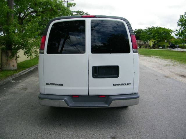 Chevrolet Express 2001 photo 2