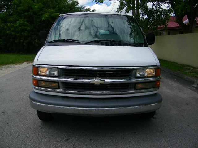 Chevrolet Express 2001 photo 5