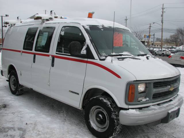 Chevrolet Express 2001 photo 2