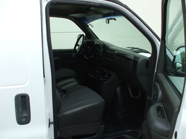 Chevrolet Express 2002 photo 2