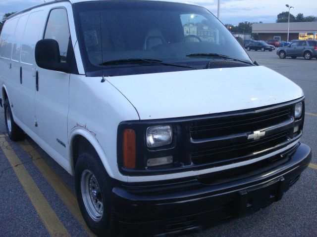 Chevrolet Express 2002 photo 1