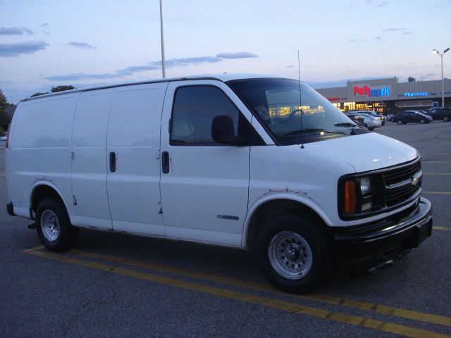 Chevrolet Express 2002 photo 2