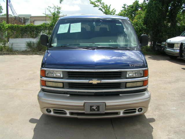 Chevrolet Express 2002 photo 29