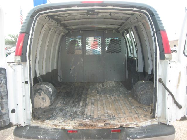 Chevrolet Express 2002 photo 2