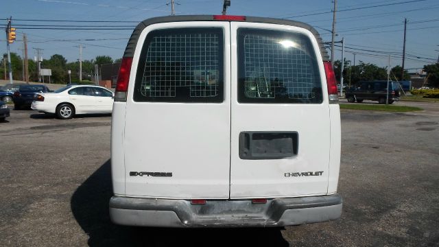 Chevrolet Express 2002 photo 2