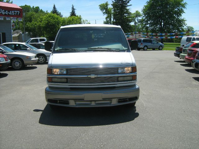 Chevrolet Express 2002 photo 11