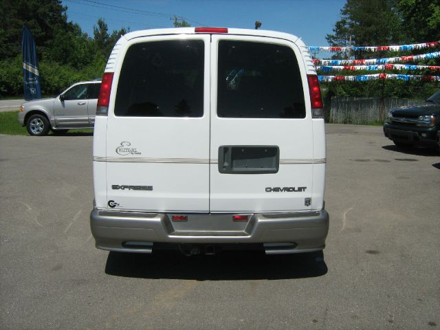 Chevrolet Express 2002 photo 2