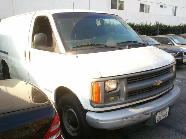 Chevrolet Express 2002 photo 2