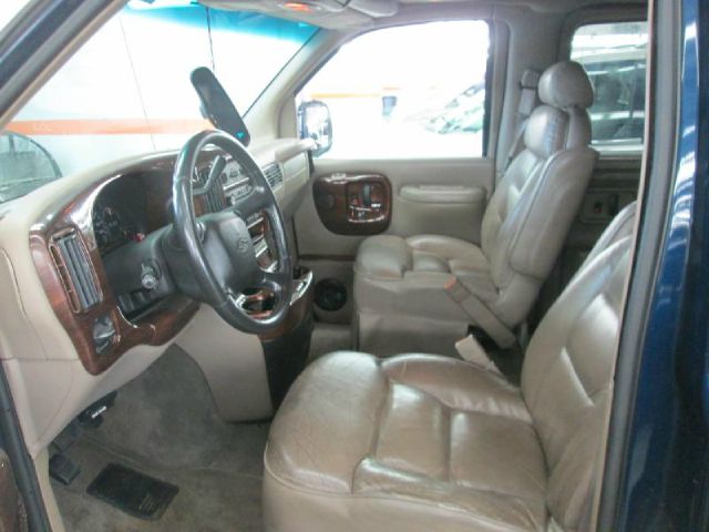 Chevrolet Express 2002 photo 1