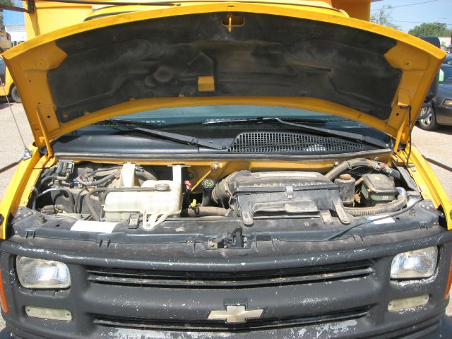 Chevrolet Express 2002 photo 2