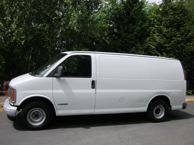 Chevrolet Express 2002 photo 1