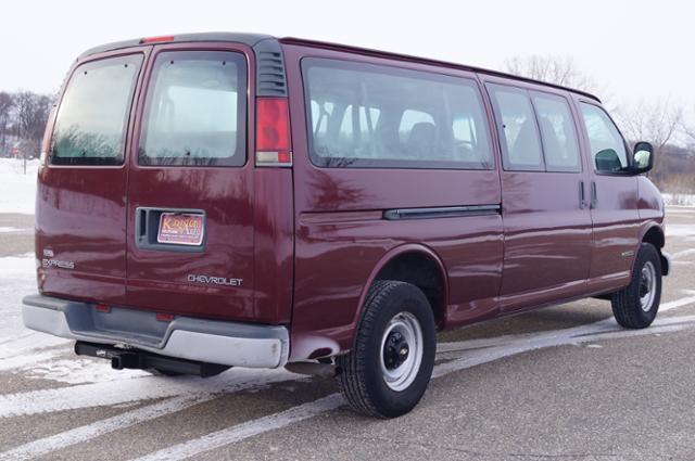 Chevrolet Express 2002 photo 2