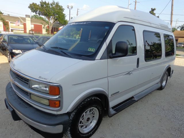 Chevrolet Express 2002 photo 2