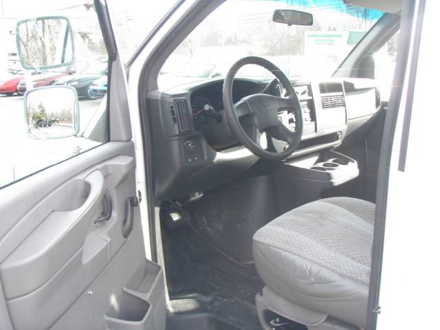 Chevrolet Express 2003 photo 2