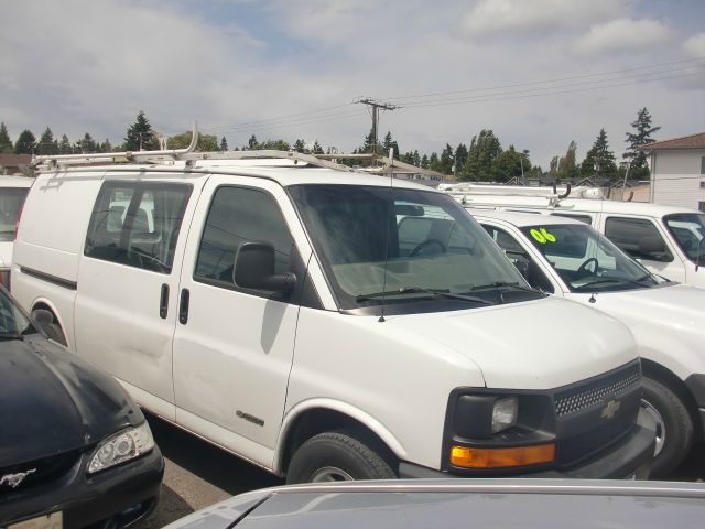 Chevrolet Express 2003 photo 2