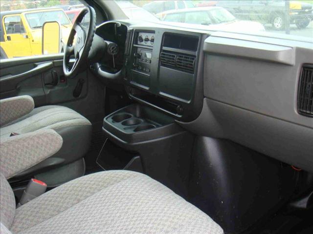 Chevrolet Express 2003 photo 2