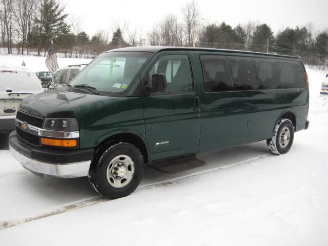 Chevrolet Express 2WD Double V6 Prerunner Passenger Van