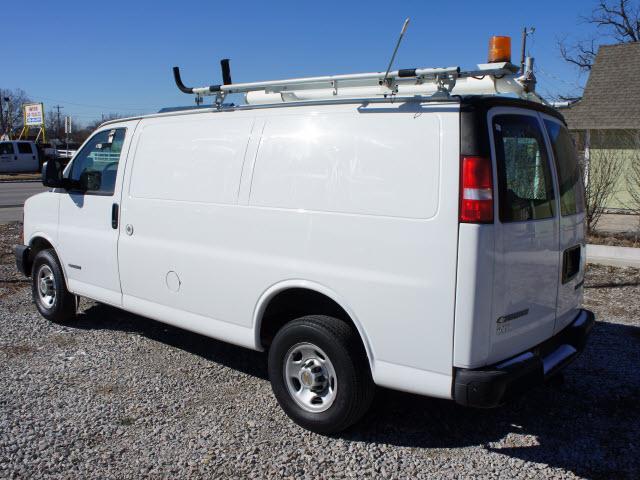 Chevrolet Express 2003 photo 2