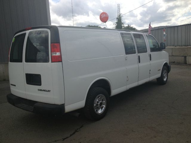 Chevrolet Express 2003 photo 2