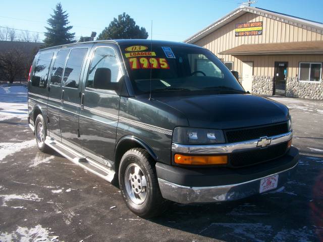 Chevrolet Express 2WD Double V6 Prerunner Passenger Van