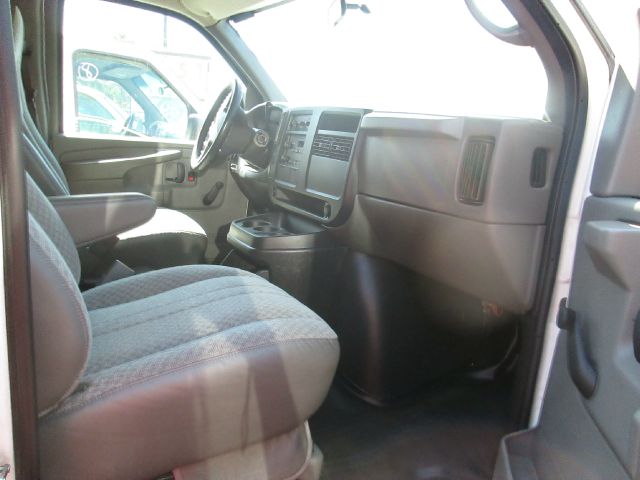 Chevrolet Express 2004 photo 1