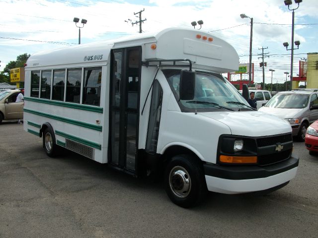 Chevrolet Express 2004 photo 2