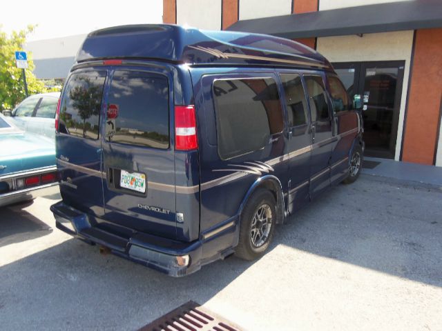 Chevrolet Express 2004 photo 2